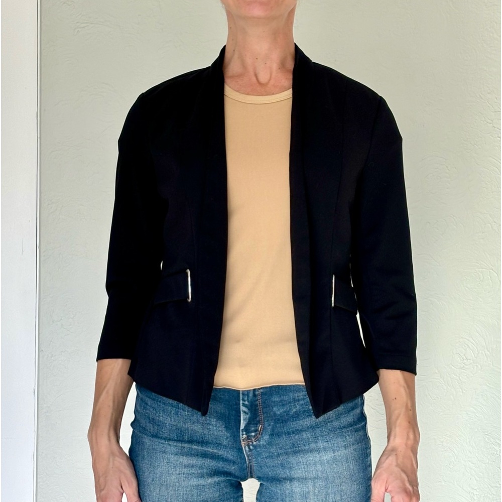 Black 3/4 sleeve blazer with cute silver detail
